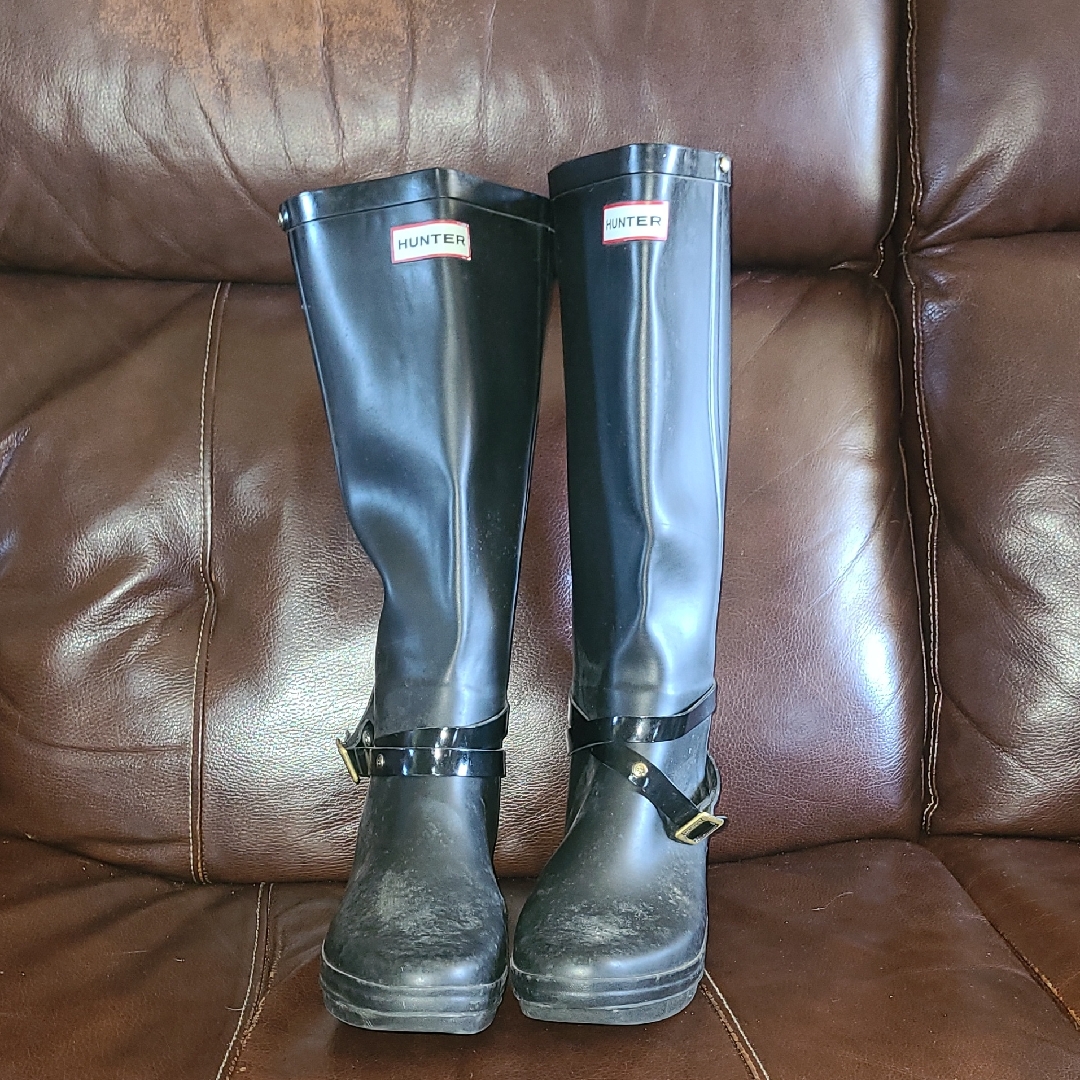 Hunter Gloss Black Tall Rubber Rain Boots With Buckle 9/10